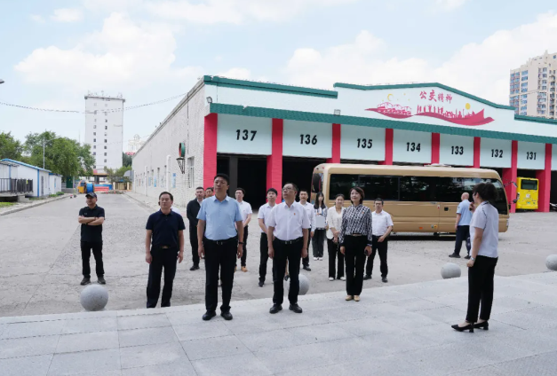 哈尔滨国企党建学院到哈尔滨交通集团公共交通有限公司调研座谈并举行战略合作签约仪式