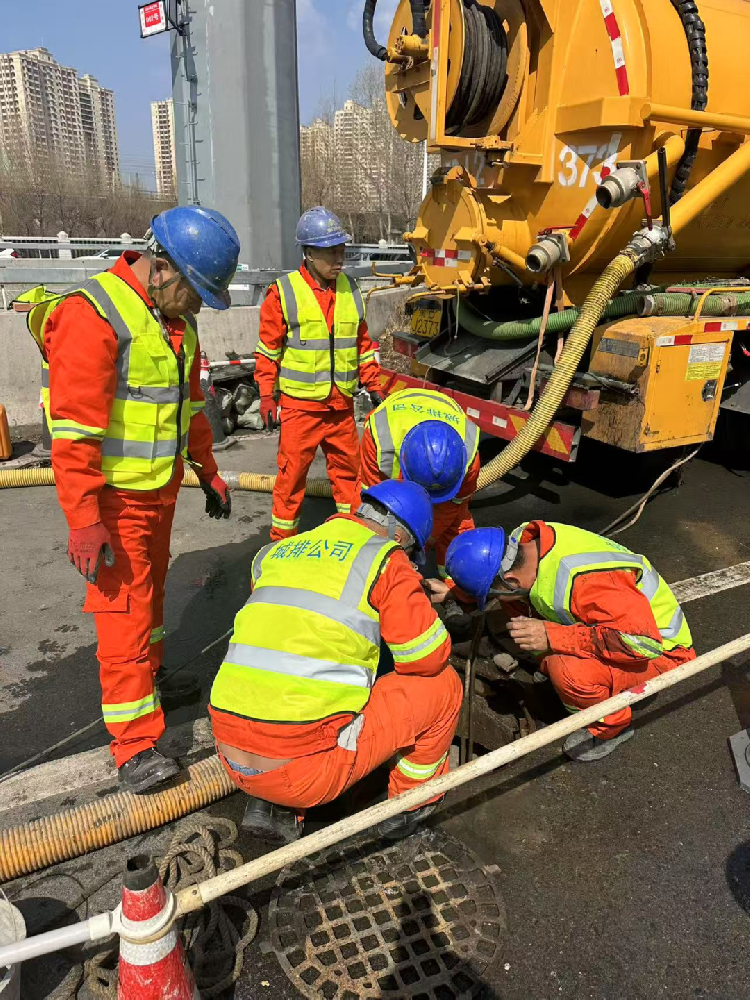 新质水务 科技赋能 | yl6809永利皇宫“非开挖技术攻坚突击队”：用“智”变守好城市地下“生命线”