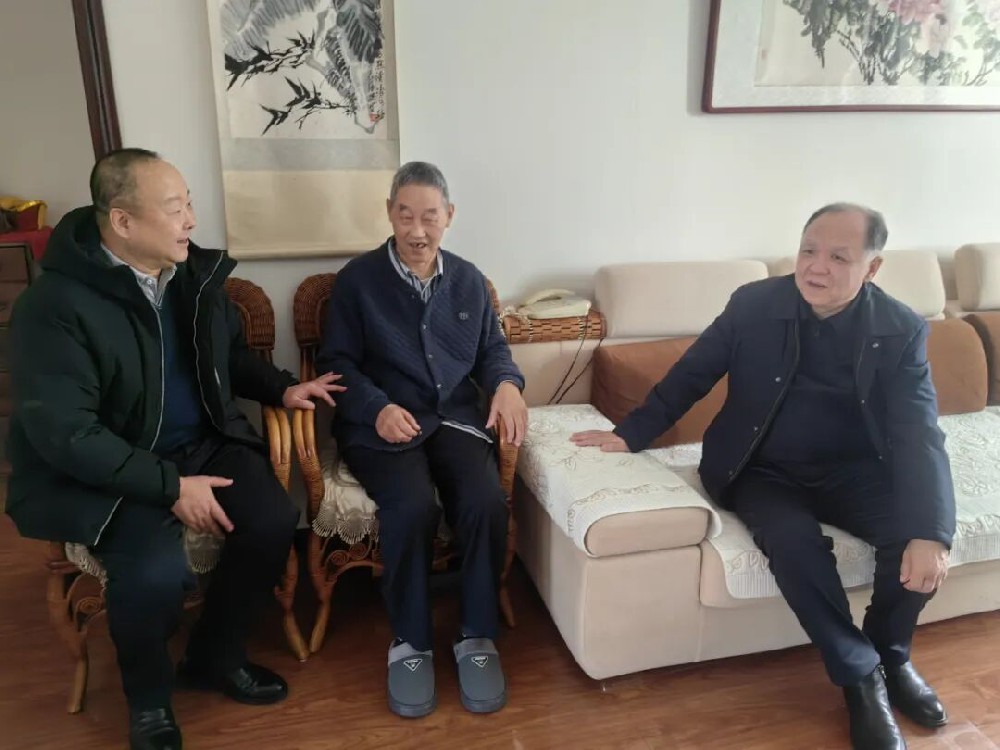 情系职工 迎“春”送福——哈尔滨水务发展建设集团开展节前慰问