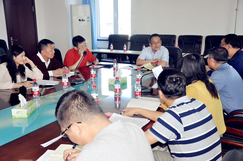 集团本部第一党支部组织“两学一做”专题学习，董事长舒强参加并提出倡议