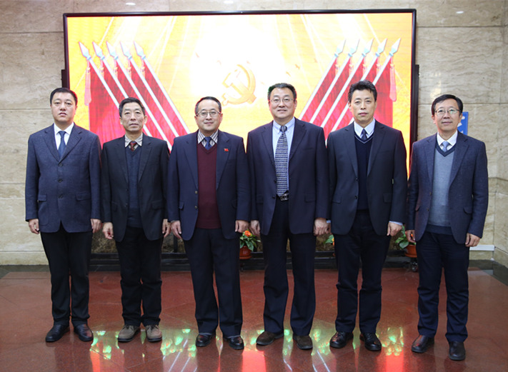 集团领导班子向全体职工恭贺新年