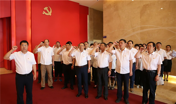 集团公司领导班子及本部主办级以上党员干部接受主题教育洗礼