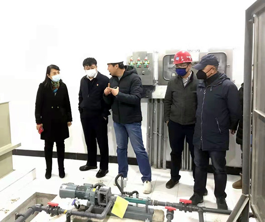 集团公司副总经理颜景琪陪同市住建局一行巡查平房净水厂排泥水处理工程